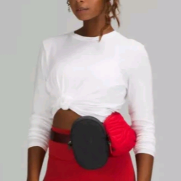 Lululemon team Canada legacy crossbody - Picture 3 of 6